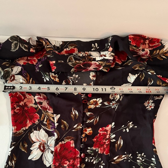 NICHOLAS Black Red Floral 100% Silk Keyhole Button Up Blouse Women’s Size XS/S* - Picture 9 of 15